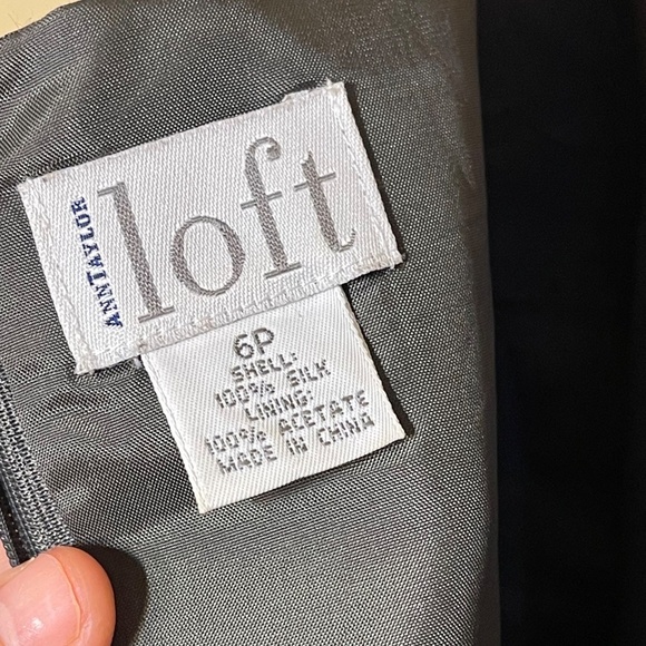 Elegant Black Sleeveless Dress - Picture 4 of 8